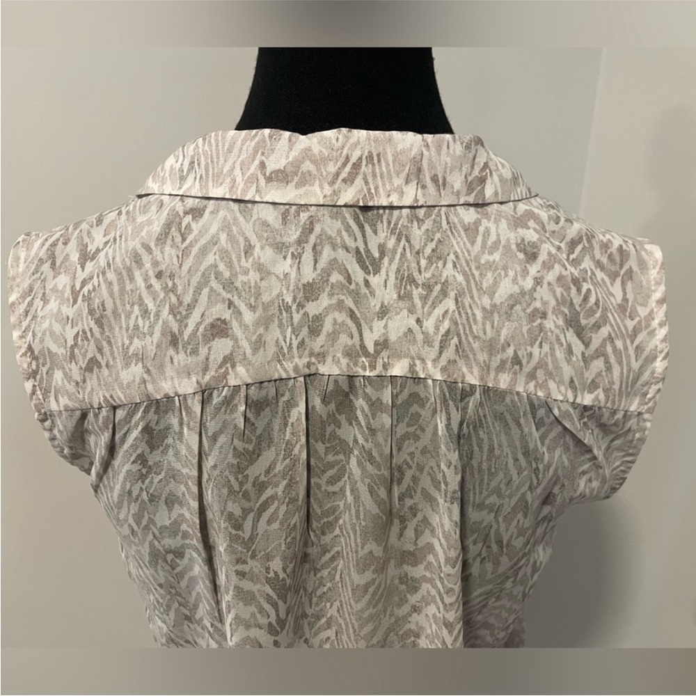 H&M White & Tan Sheer Button-Up Abstract Pattern Collared Blouse EUC - Picture 7 of 11
